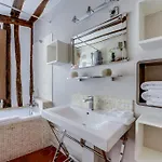Marais Temple Id 258